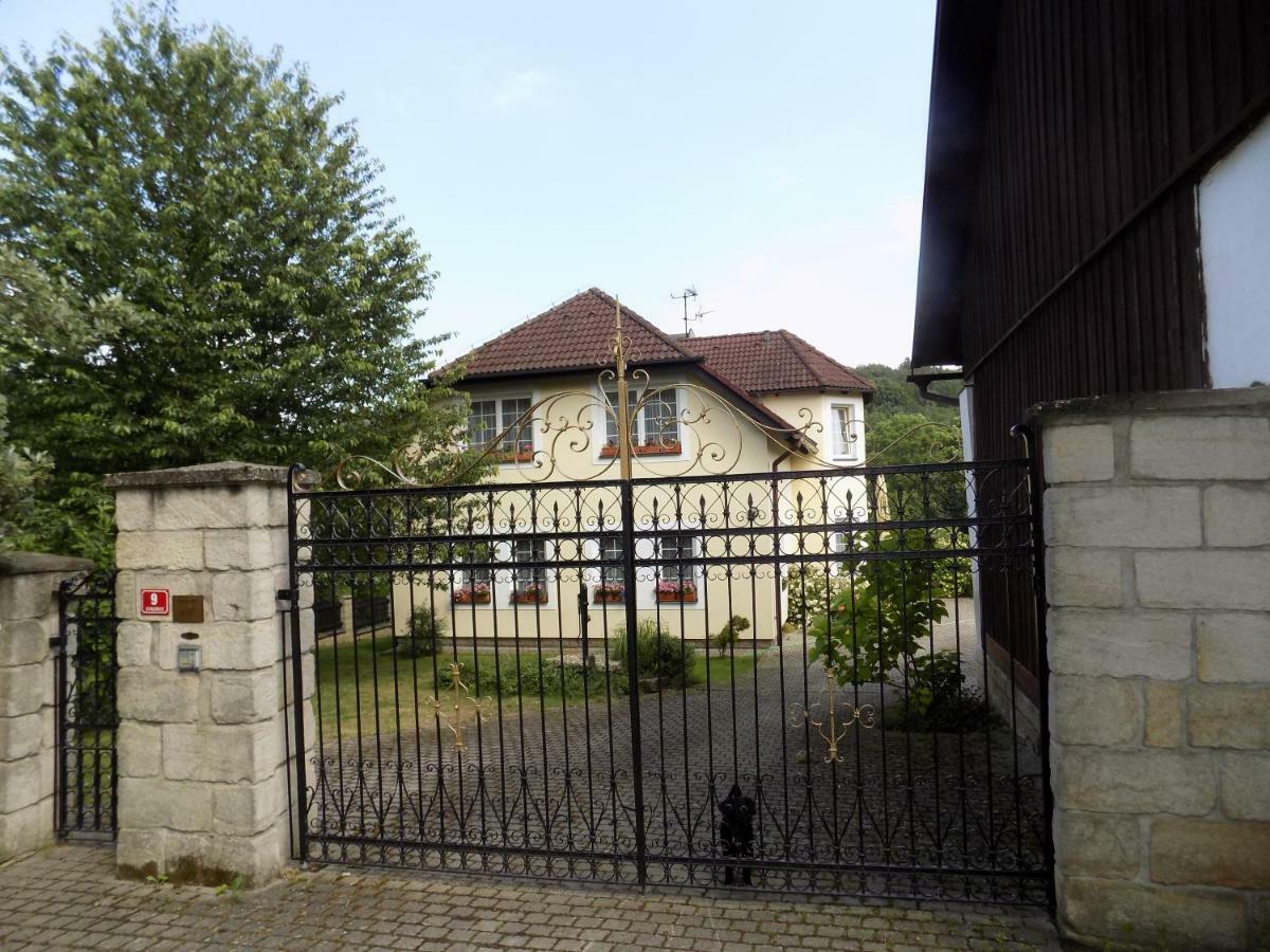 Landhaus Florian Daire Rovensko pod Troskami Dış mekan fotoğraf