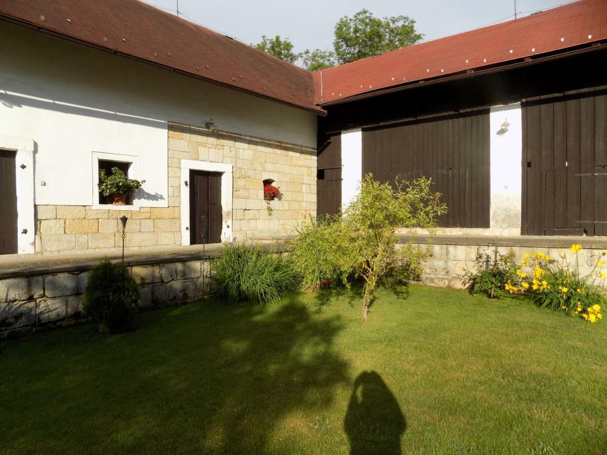 Landhaus Florian Daire Rovensko pod Troskami Dış mekan fotoğraf